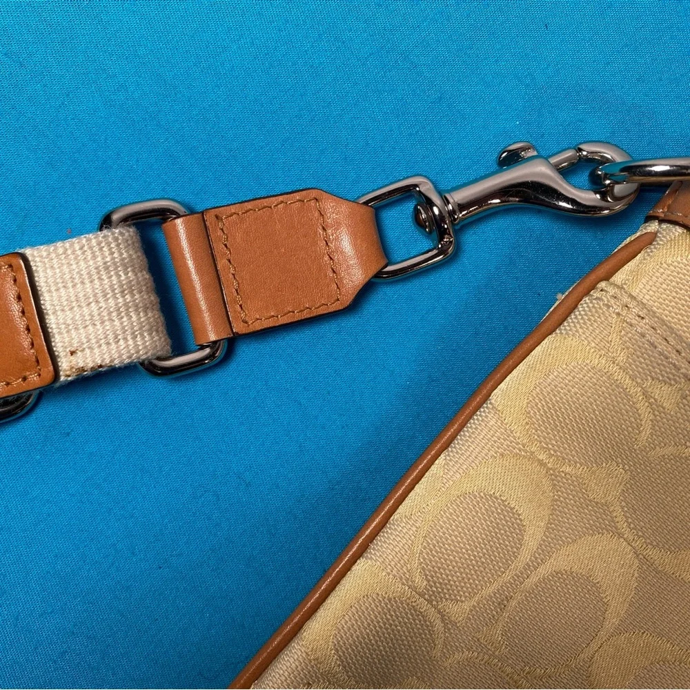 Coach Crossbody Bag w/hang tag - Picture 5 of 10